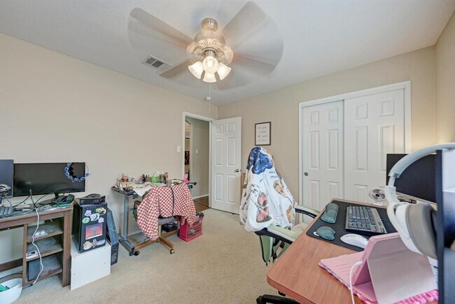 Building Photo - 921 Dexter Dr