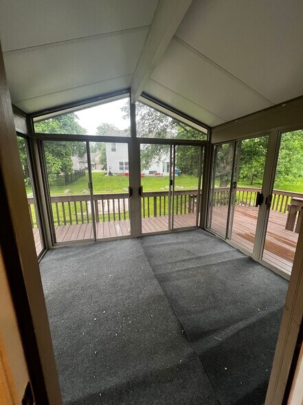 Building Photo - 10702 Ashview Dr