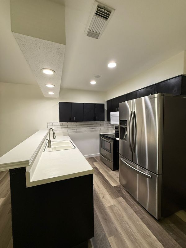 Building Photo - 217 Avenue E