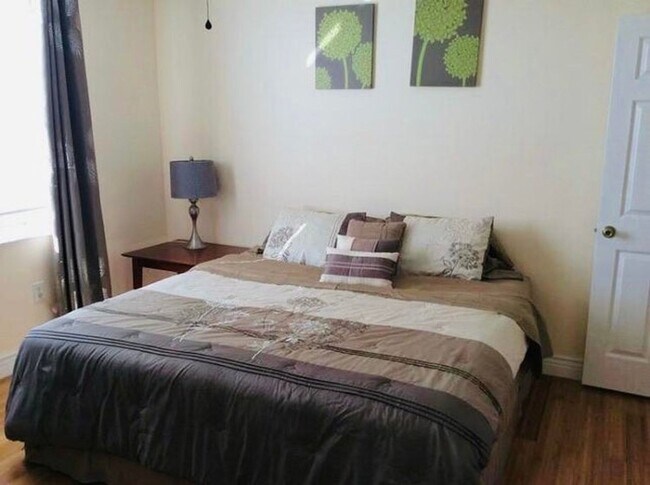 Building Photo - 2100 Greenview Shores Blvd