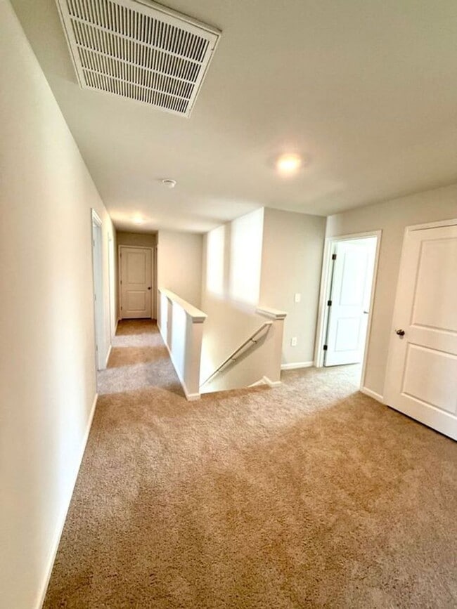Building Photo - 303 Windmill Dr
