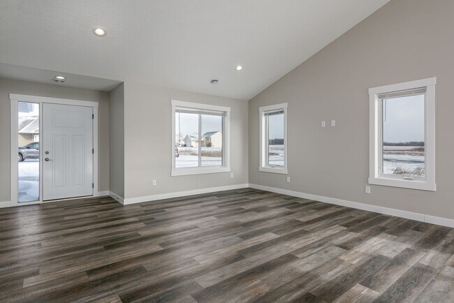 Building Photo - 102 7th Ave NW