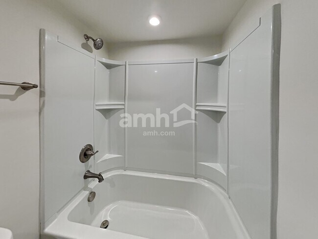 Building Photo - 653 Hamilton Park Dr