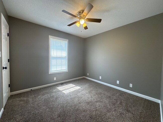 Building Photo - 910 Applegrove Cir