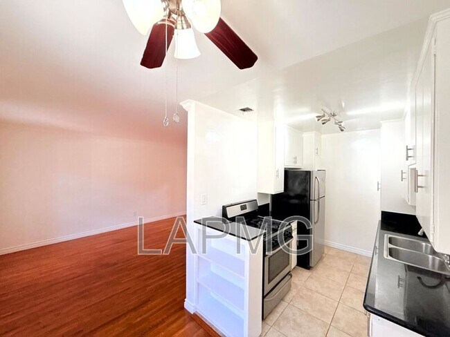 Building Photo - 1415 N Hudson Ave