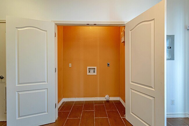 Building Photo - 10706 International Blvd