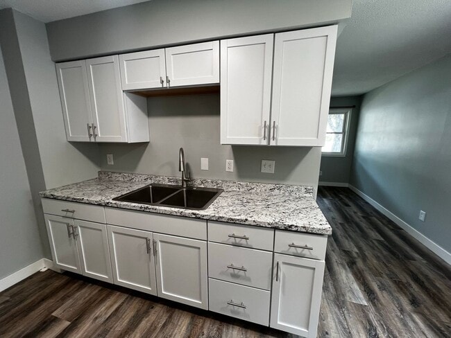 Building Photo - Rent Special!!! Rent Controlled - 3Bedroom Side by Side Duplex!