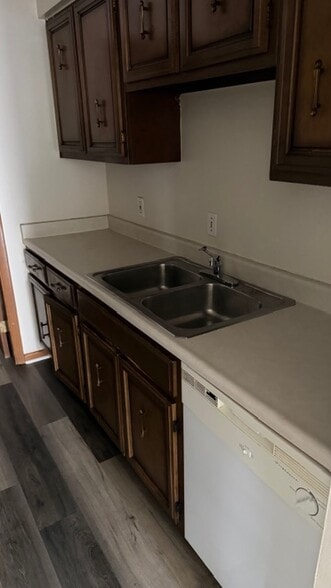 Building Photo - 2715 Riverside Dr