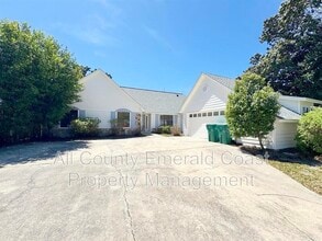 Building Photo - 710 Swan Ln