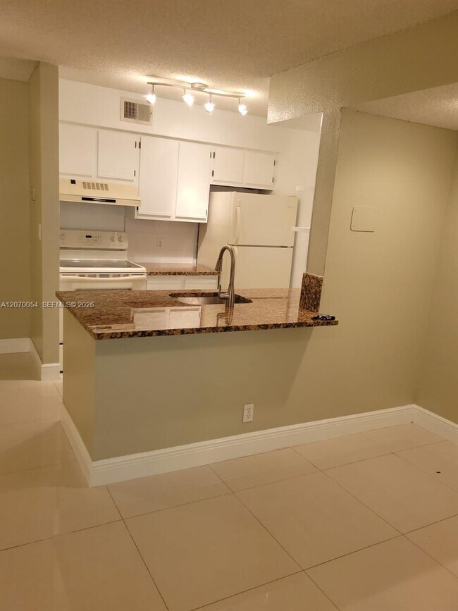 Building Photo - 2826 S University Dr