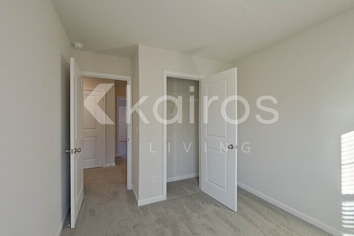 Building Photo - 2185 Banyan Cir
