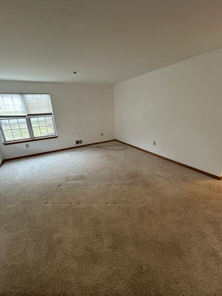 Building Photo - 55 Elderberry Ct