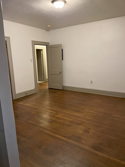 Building Photo - 423 Locust St