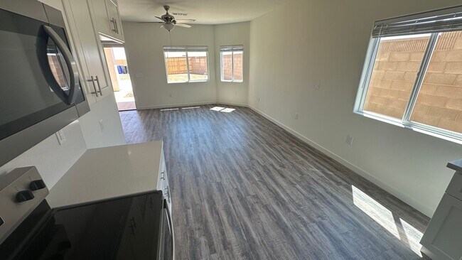Building Photo - Coyote Run Duplexes 6000