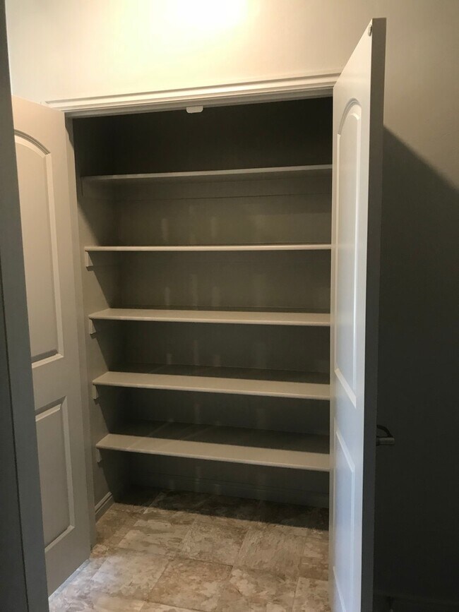 Building Photo - Beautiful Like New 4 bedroom home in Washi...