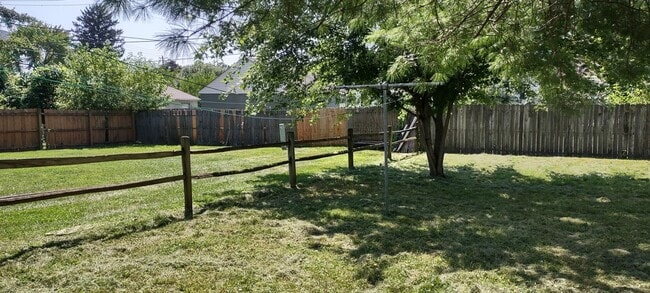 Building Photo - Charming Mid-Century Ranch in North Linden!