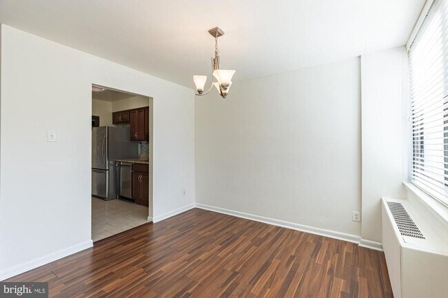 Building Photo - 600 Roosevelt Blvd