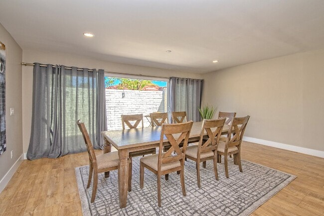 Building Photo - 7842 E MacKenzie Dr