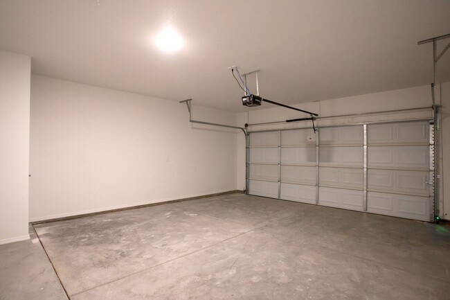 Building Photo - 5530 Gonzaga Ln