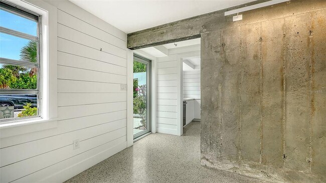 Building Photo - 7665 Sanderling Rd