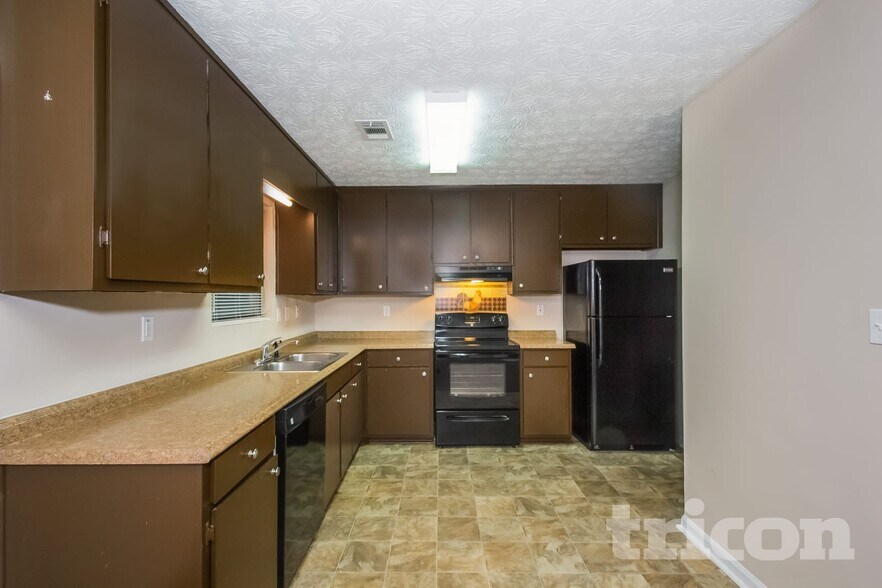Building Photo - 3341 Goldenchain Dr
