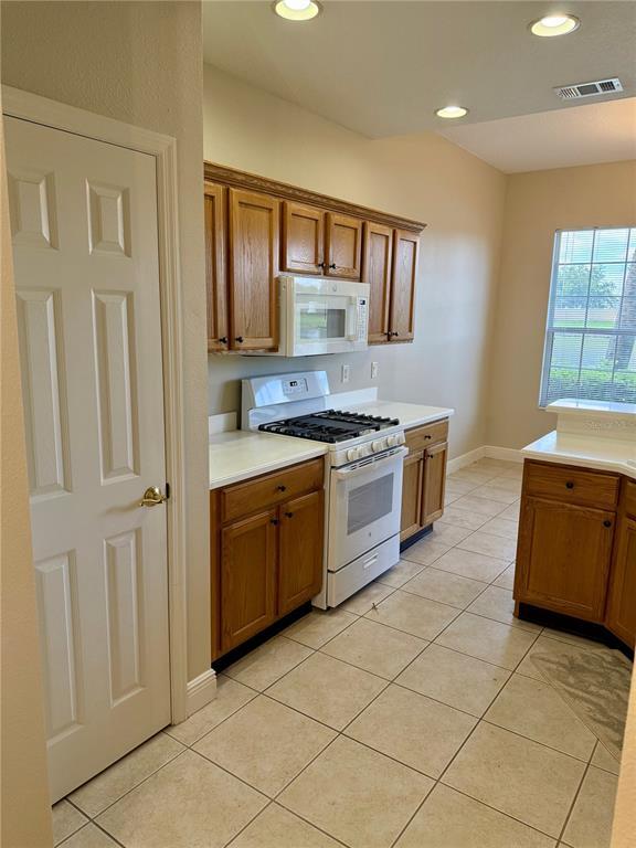 Building Photo - 8365 Miramar Way