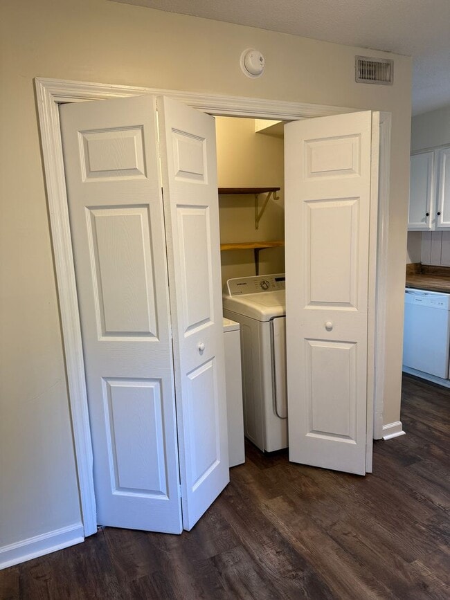 Building Photo - East Ridge Townhome