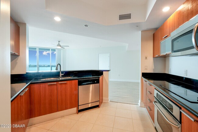 Building Photo - 241 Riverside Dr