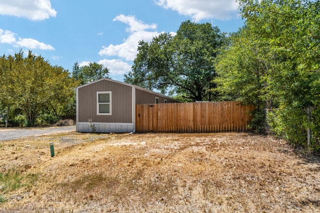 Building Photo - 109 Totem Pole Dr
