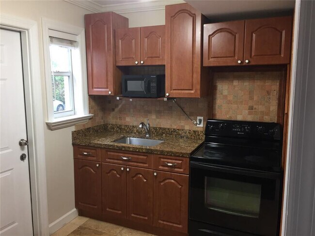 Building Photo - 115 Antiquera Ave