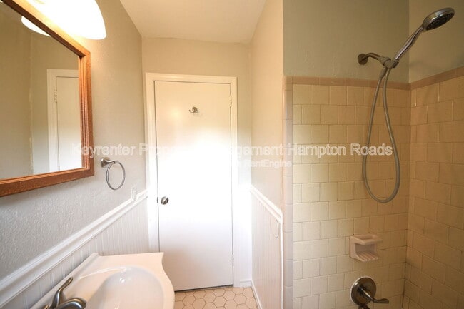 Building Photo - 9286 Marlow Ave