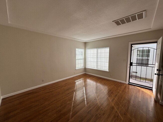 Building Photo - Park 311-319