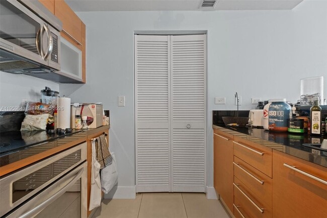 Building Photo - 253 NE 2nd St