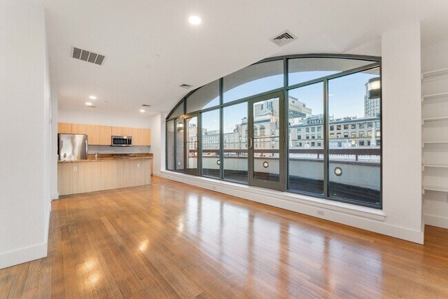 Building Photo - 425 Boylston St