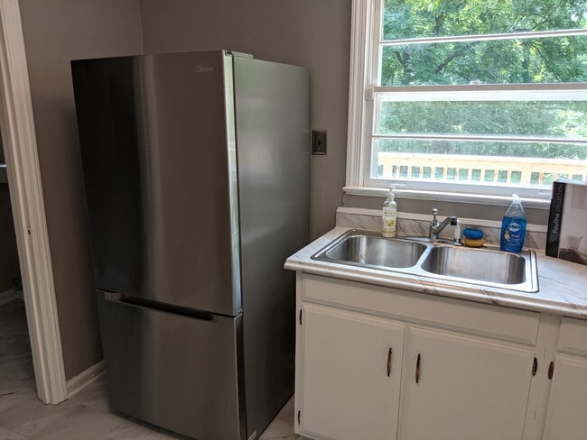 Building Photo - 3812 Thrall Dr