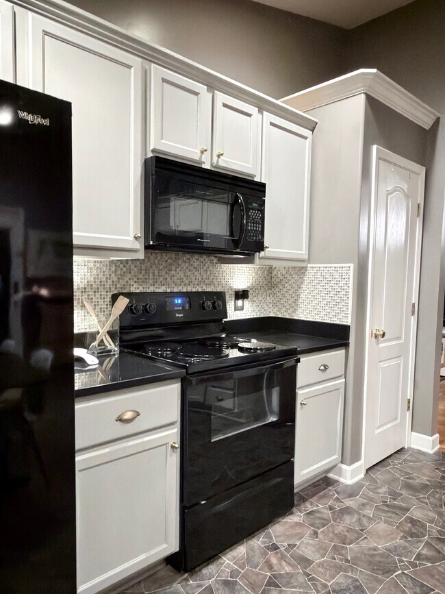 Building Photo - 1044 Hummingbird Ln