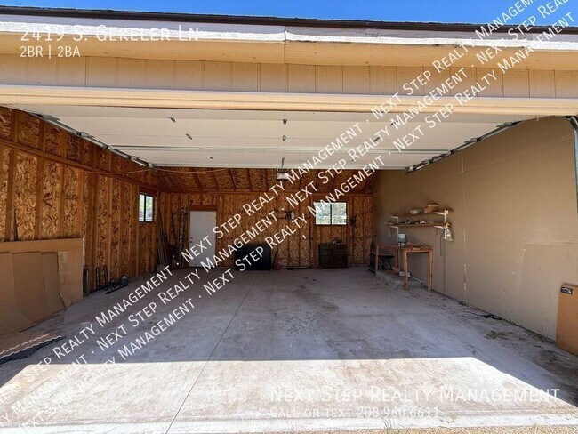Building Photo - 2419 S Gekeler Ln