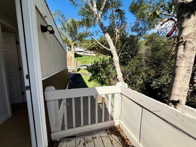 Building Photo - Charming 2 bed 2 bath home in Simi Valley!