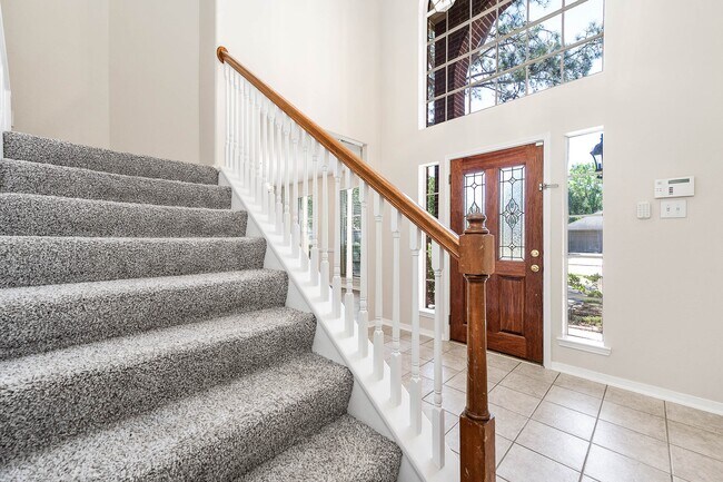 Building Photo - 7902 Feather Springs Dr