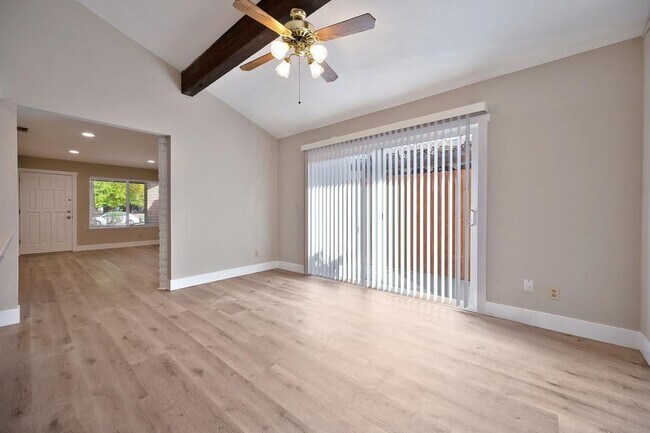 Building Photo - 1720 Kent St