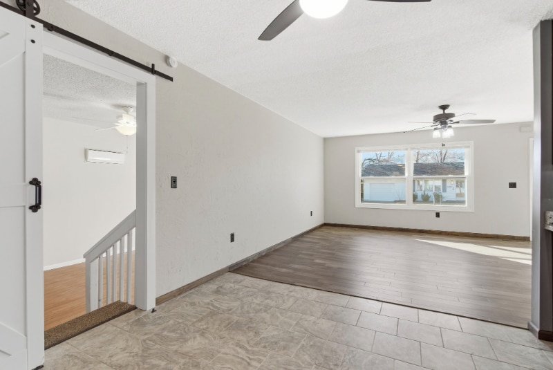 Building Photo - 405 Lake Dr