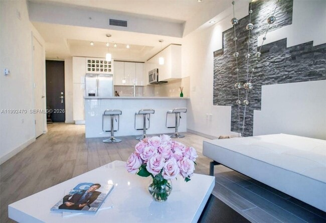 Building Photo - 999 SW 1st Ave