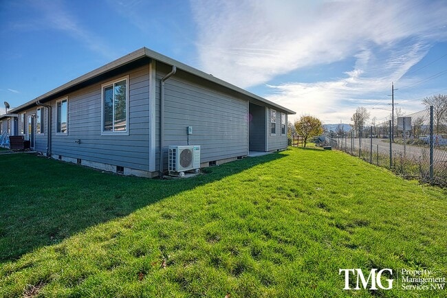 Building Photo - 3251 Lewis Ln