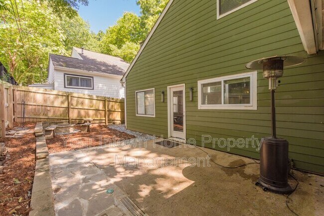 Building Photo - 505 Oakdale Rd NE