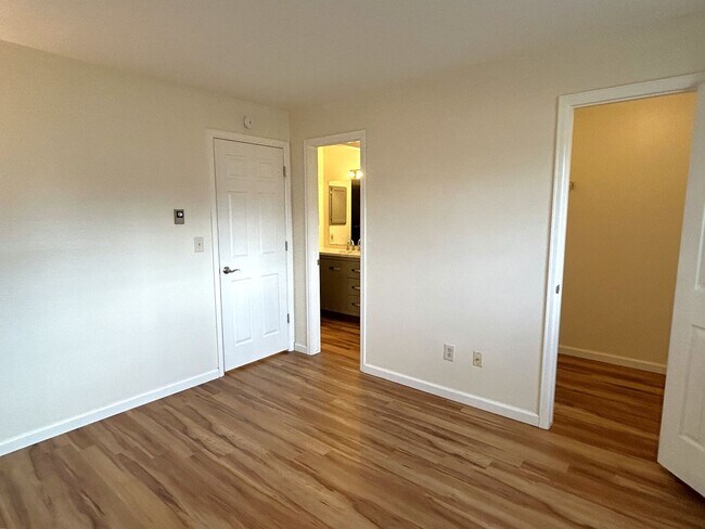 Building Photo - Feel at Home in This Cozy Fort Collins Condo