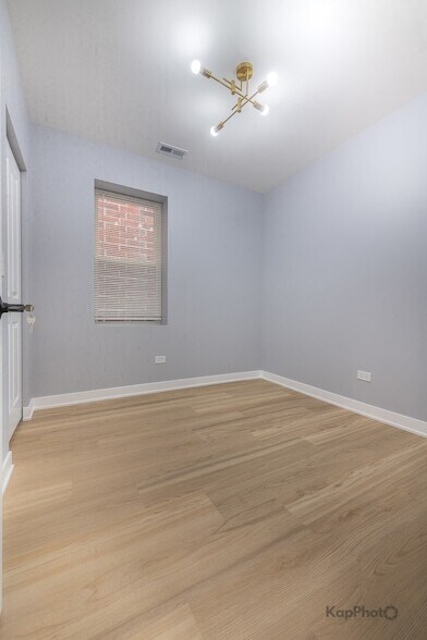 Building Photo - 2821 S Emerald Ave