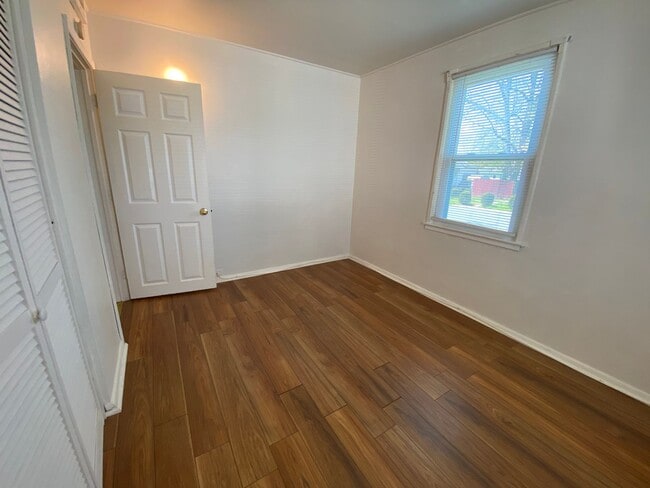Building Photo - Quaint 2 Bedroom 1 Bathroom single family ...