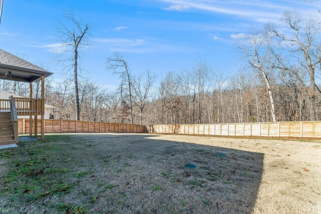 Building Photo - Welcome to this stunning 3-bedroom, 2-bathroom home that boasts a range of high-quality features ...