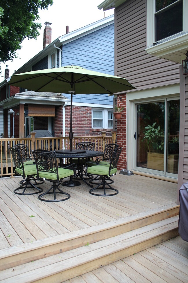 Building Photo - 1004 Winterton St