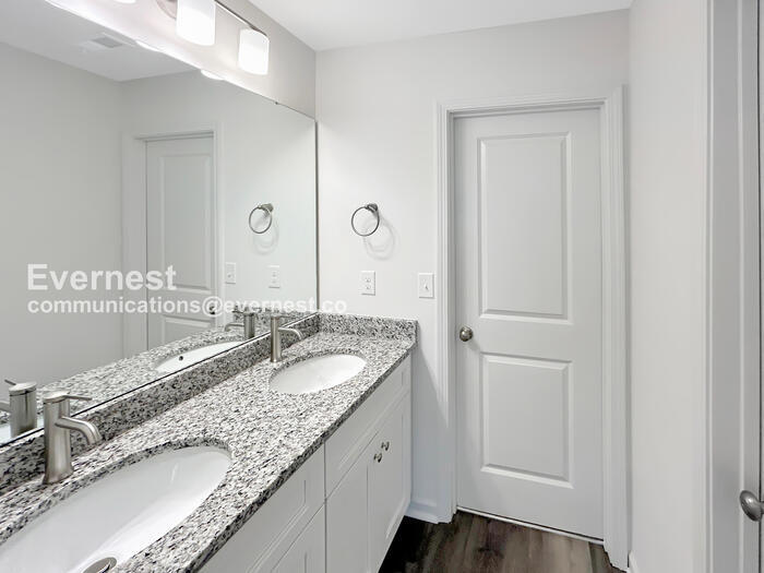 Building Photo - 5213 Rockwood Rd